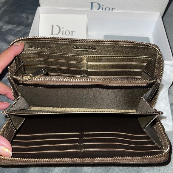 Christian Dior quilted zipper wallet 100% Authentic dark brown color great cons - Picture 6 of 13